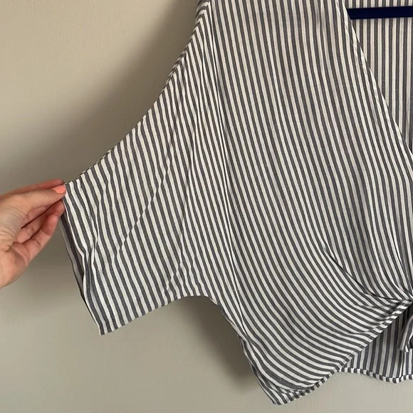 White/blue striped flowy blouse - Picture 2 of 5